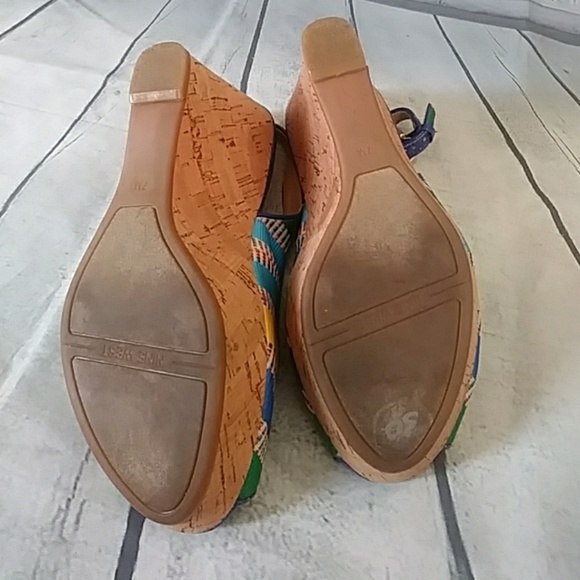 Nine West multicolored tribal design wedge 7M - Picture 5 of 7